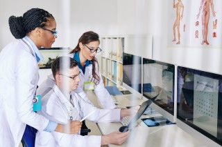Medical workers discussing chest x ray 2025 01 31 00 40 57 utc